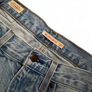 Levi’s Middy Ankle Bootcut Jeans Size 27 Raw Hem Distressed